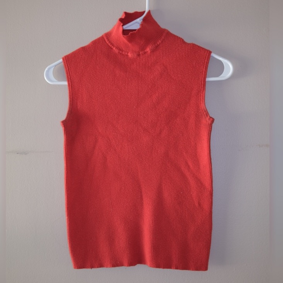Compania Fantastica Mock Neck Ribbed Tank in Red - Picture 5 of 7